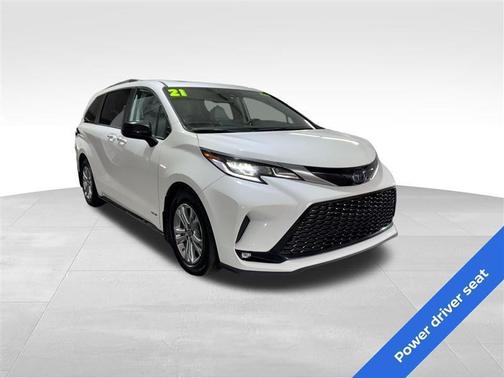 White 2021 Toyota Sienna XSE 7 Passenger