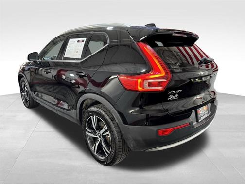 2023 Volvo XC40 B5 Plus Bright Theme