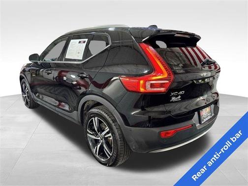 2023 Volvo XC40 B5 Plus Bright Theme