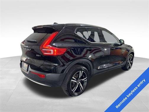 2023 Volvo XC40 B5 Plus Bright Theme