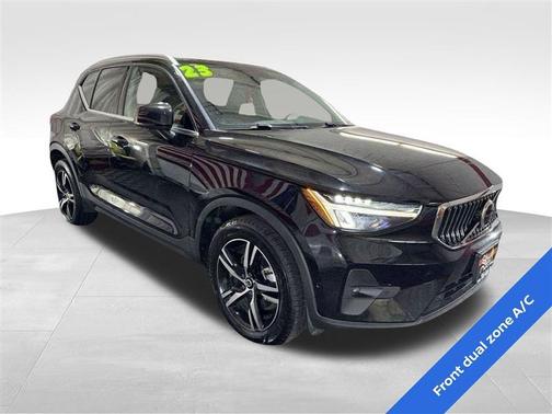 2023 Volvo XC40 B5 Plus Bright Theme