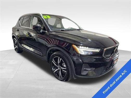 2023 Volvo XC40 B5 Plus Bright Theme