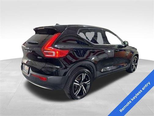 2023 Volvo XC40 B5 Plus Bright Theme