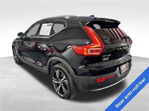 2023 Volvo XC40 B5 Plus Bright Theme