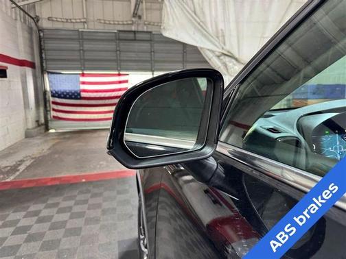 2023 Volvo XC40 B5 Plus Bright Theme