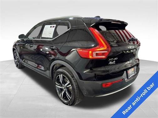 2023 Volvo XC40 B5 Plus Bright Theme
