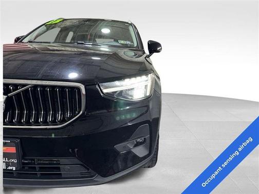 2023 Volvo XC40 B5 Plus Bright Theme