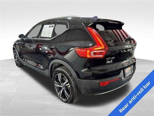 2023 Volvo XC40 B5 Plus Bright Theme