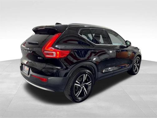 2023 Volvo XC40 B5 Plus Bright Theme