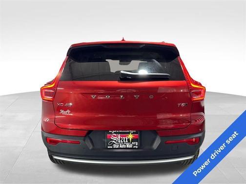 2021 Volvo XC40 T5 Momentum
