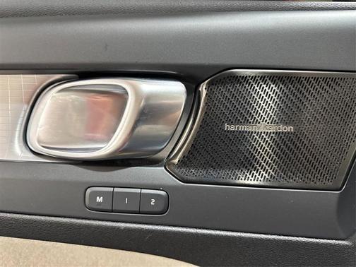 2021 Volvo XC40 T5 Momentum