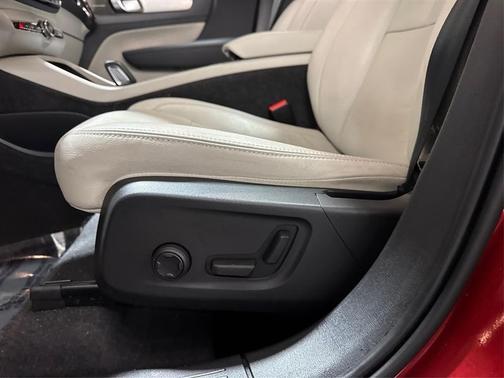 2021 Volvo XC40 T5 Momentum