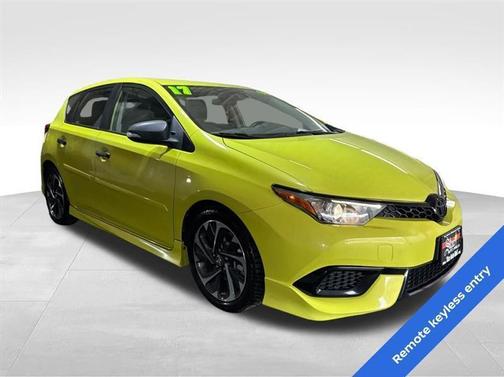 Green 2017 Toyota Corolla iM Base