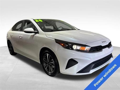White 2024 Kia Forte LXS
