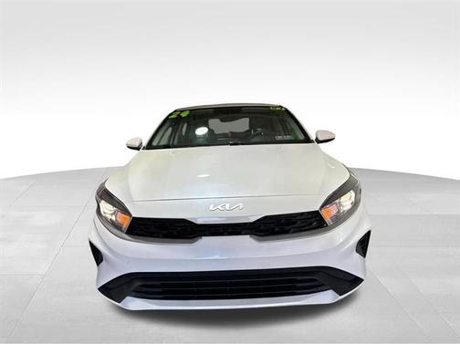 White 2024 Kia Forte LXS