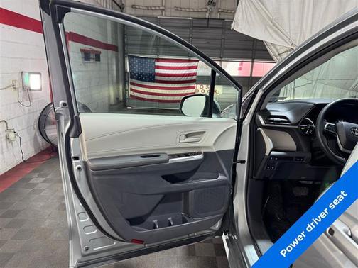 2021 Toyota Sienna LE