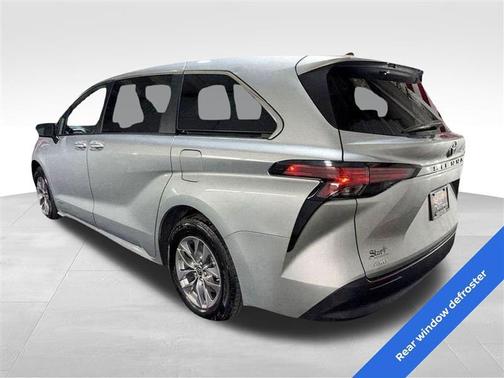 2021 Toyota Sienna LE