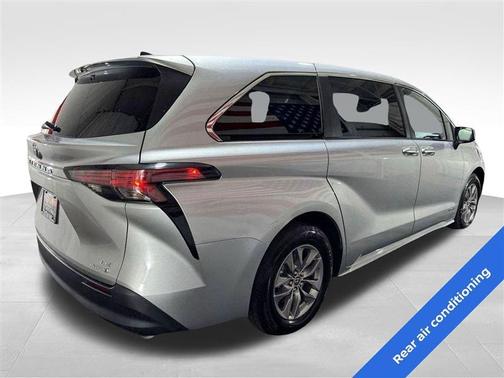 2021 Toyota Sienna LE