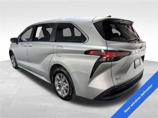 2021 Toyota Sienna LE