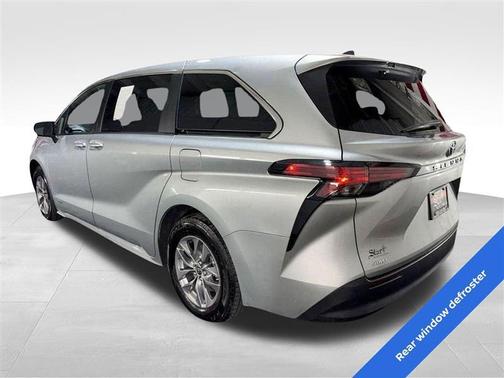 2021 Toyota Sienna LE