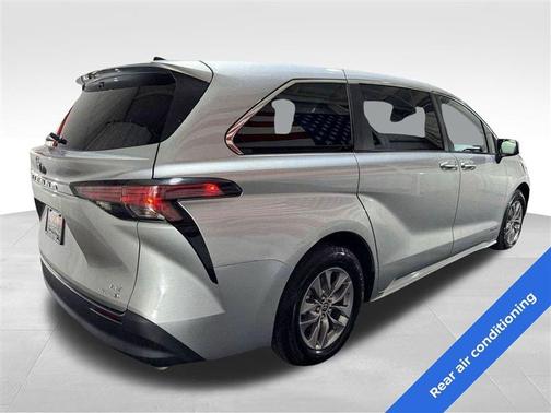 2021 Toyota Sienna LE