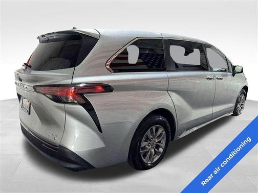 2021 Toyota Sienna LE