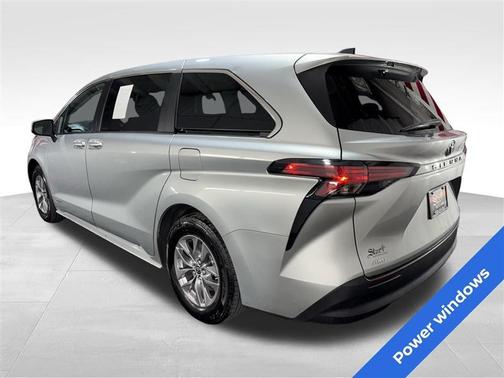 2021 Toyota Sienna LE