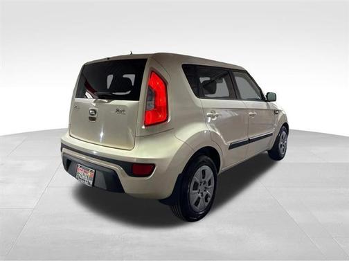 Beige 2013 Kia Soul Base