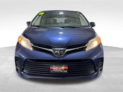 2019 Toyota Sienna LE