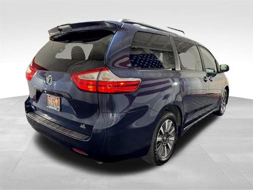 2019 Toyota Sienna LE