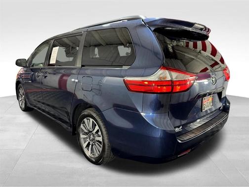 2019 Toyota Sienna LE
