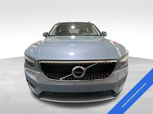 2022 Volvo XC40 T5 Momentum