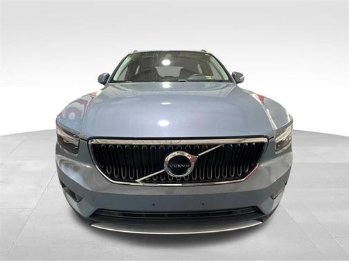 2022 Volvo XC40 T5 Momentum