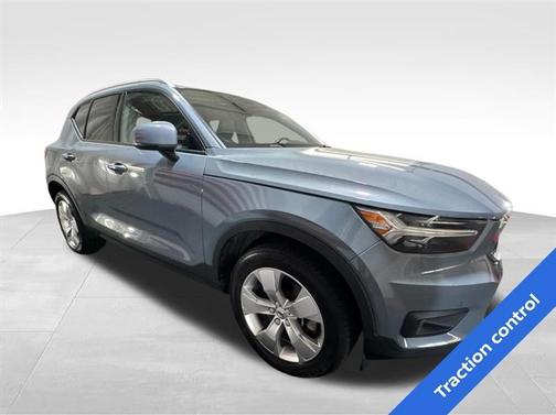 2022 Volvo XC40 T5 Momentum
