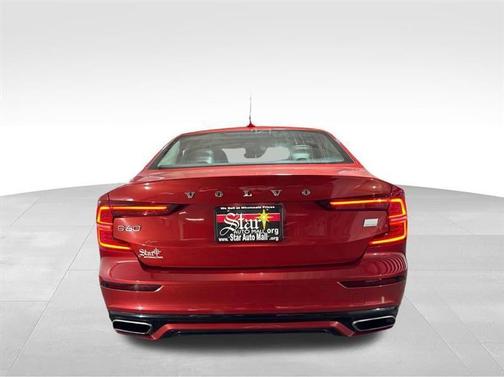 2022 Volvo S60 Recharge Plug-In Hybrid T8 R-Design Expression Extended Range