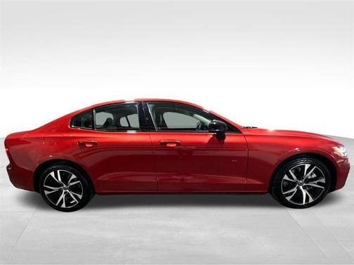 2022 Volvo S60 Recharge Plug-In Hybrid T8 R-Design Expression Extended Range