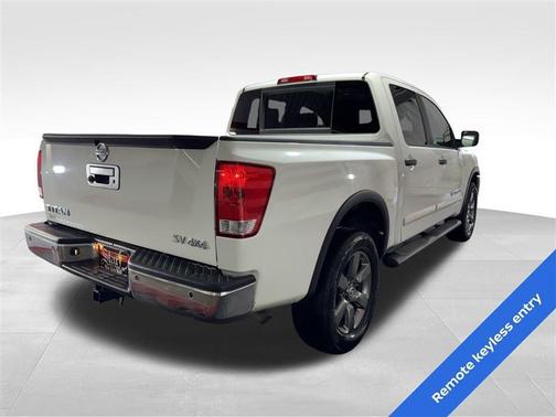 2015 Nissan Titan SV