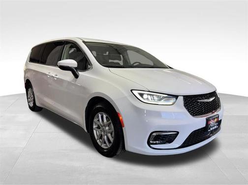 White 2023 Chrysler Pacifica Touring-L