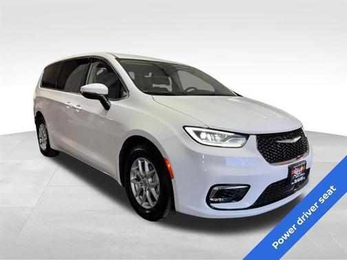 White 2023 Chrysler Pacifica Touring-L