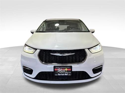White 2023 Chrysler Pacifica Touring-L