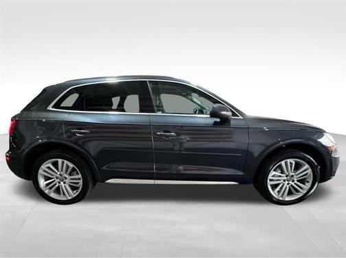 Manhattan Gray Metallic 2018 Audi Q5 2.0T Premium Plus