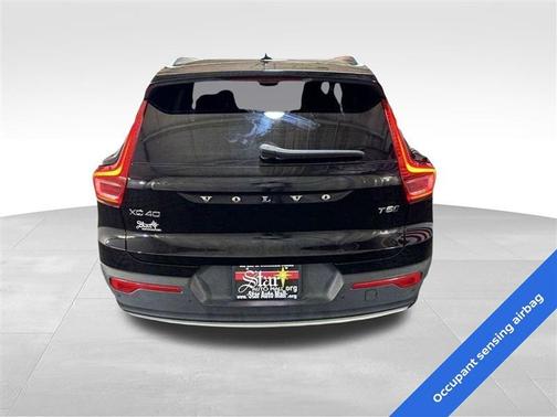2022 Volvo XC40 T5 Momentum
