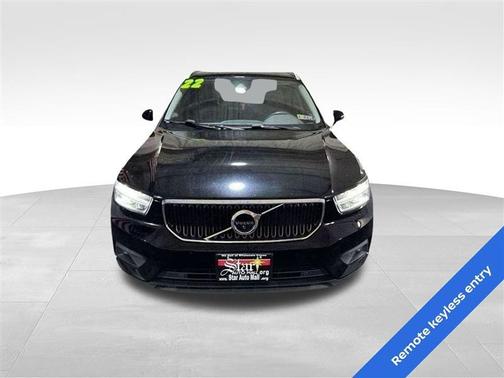 2022 Volvo XC40 T5 Momentum