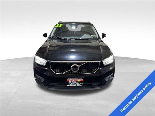 2022 Volvo XC40 T5 Momentum