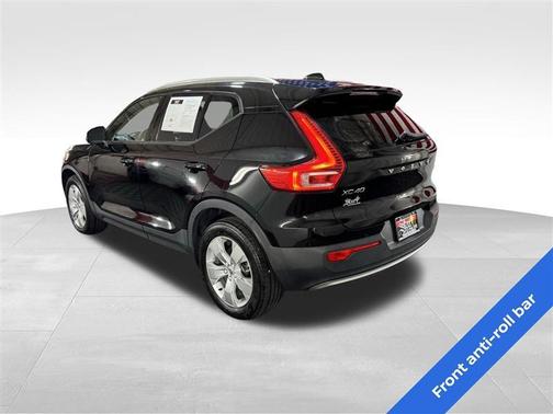 2022 Volvo XC40 T5 Momentum