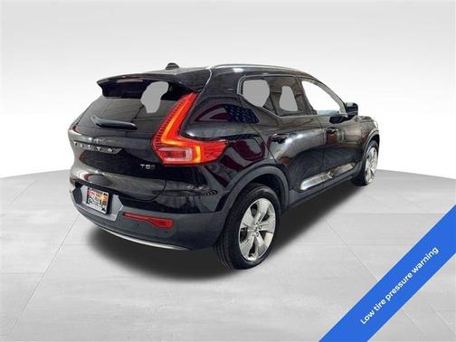 2022 Volvo XC40 T5 Momentum