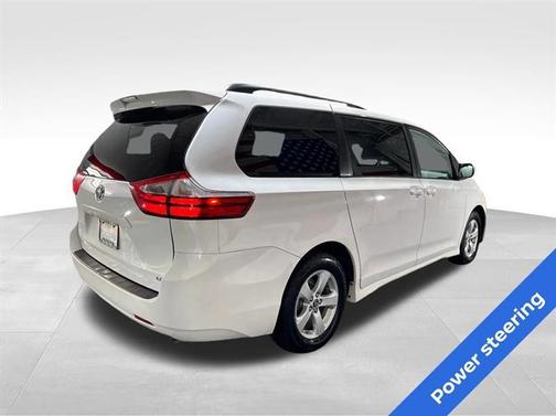 2019 Toyota Sienna LE