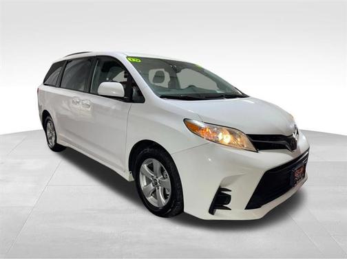 2019 Toyota Sienna LE