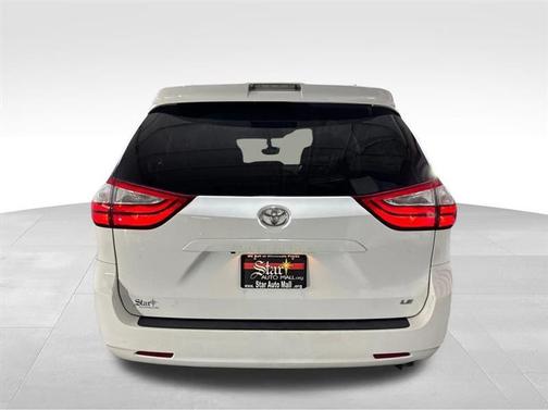 2019 Toyota Sienna LE