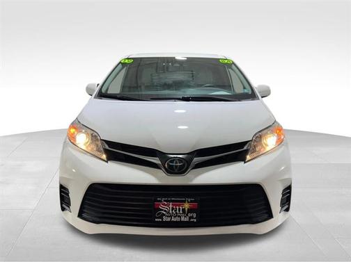 2019 Toyota Sienna LE